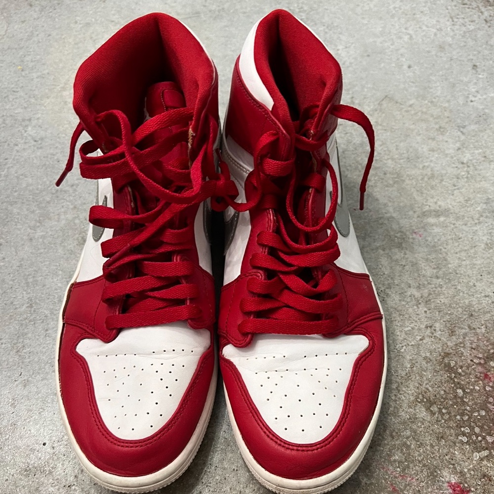 Air Jordan 1 Retro High GS 'Silver Medal'